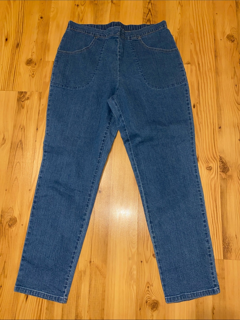 Mid-Blue Straight-Leg Women's Jeans with Elastic Waist